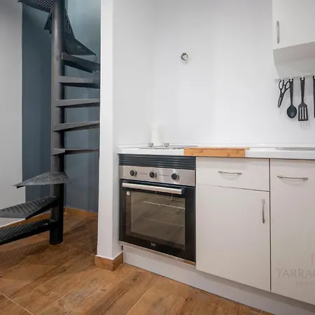 Apartamento Tarracohomes-th08 Con Patio Privado En El Centro De